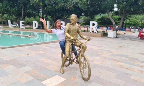 Riding with Carlos Vives at the mirror pool in Valledupar Park.